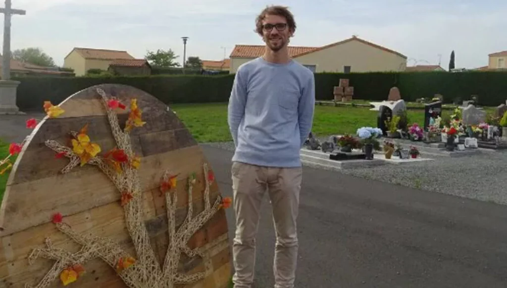 Ouest France - Cyrille Merlet - Oeuvre au cimetière de Saint-Malo-du-Bois
