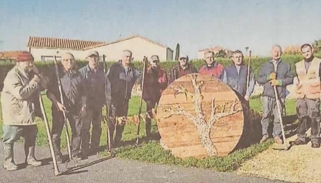 Ouest France_cyrille_merlet_Oeuvre au cimetière avec bénévoles