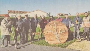 Ouest France_cyrille_merlet_Oeuvre au cimetière avec bénévoles
