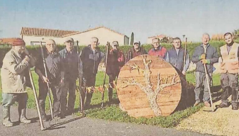 Ouest France_cyrille_merlet_Oeuvre au cimetière avec bénévoles